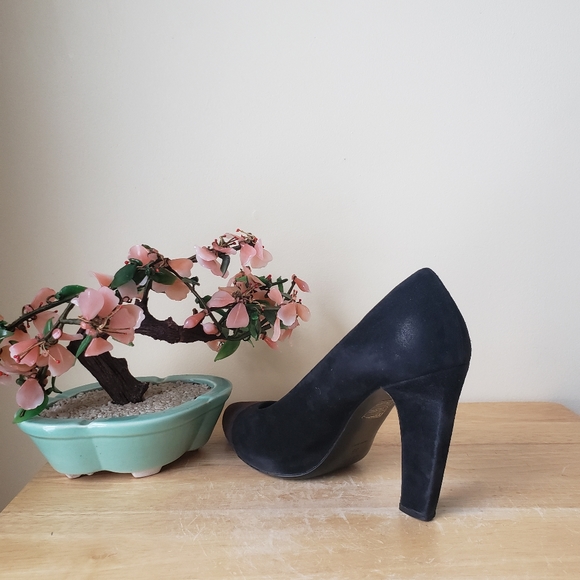 Authentic Prada Suede Pumps - Picture 12 of 16